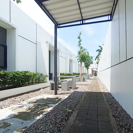 Hotel Ofo Kost Premium Kampung Inggris Pare Syariah Mitra Reddoorz Exterior foto