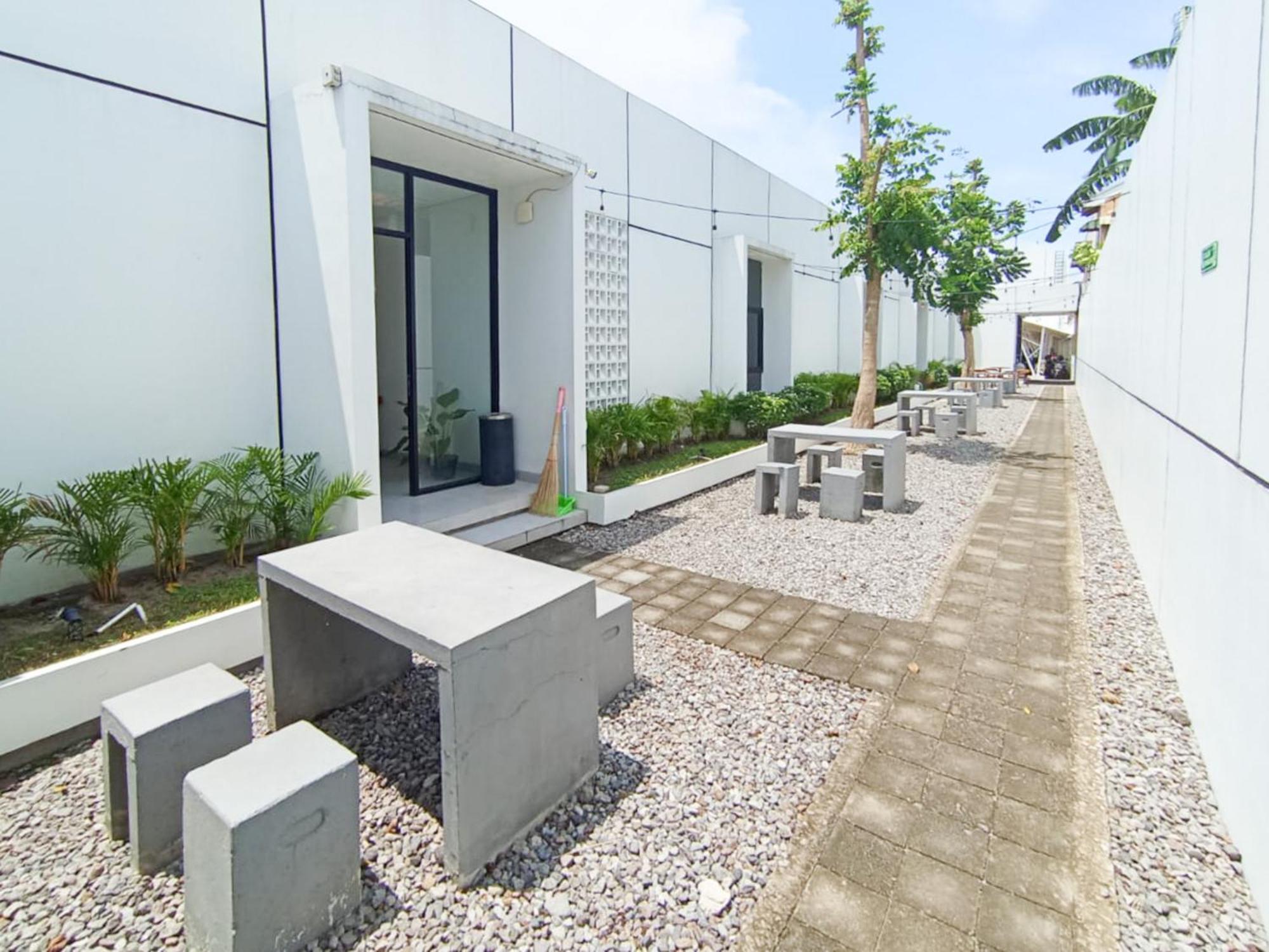 Hotel Ofo Kost Premium Kampung Inggris Pare Syariah Mitra Reddoorz Exterior foto