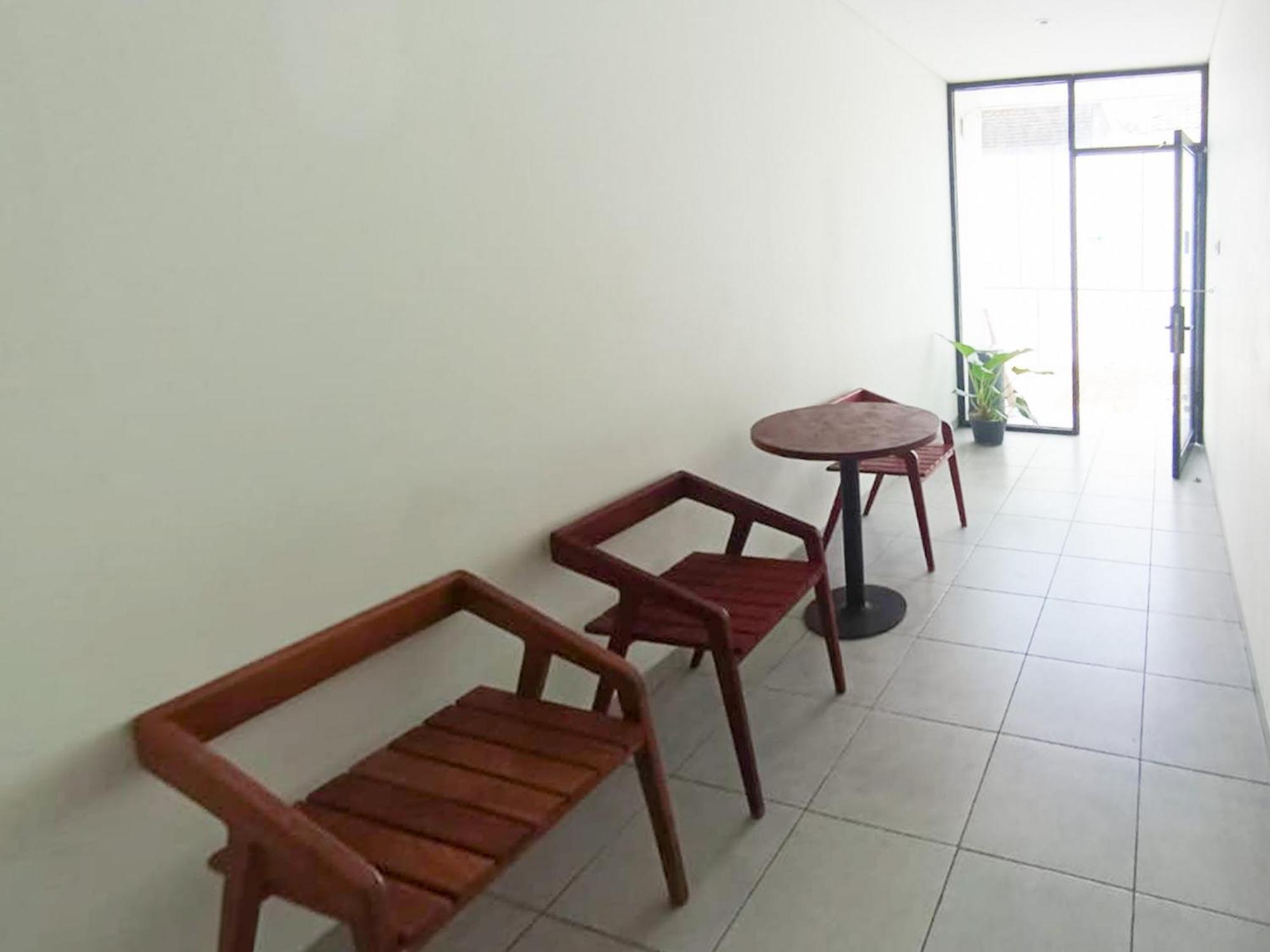 Hotel Ofo Kost Premium Kampung Inggris Pare Syariah Mitra Reddoorz Exterior foto