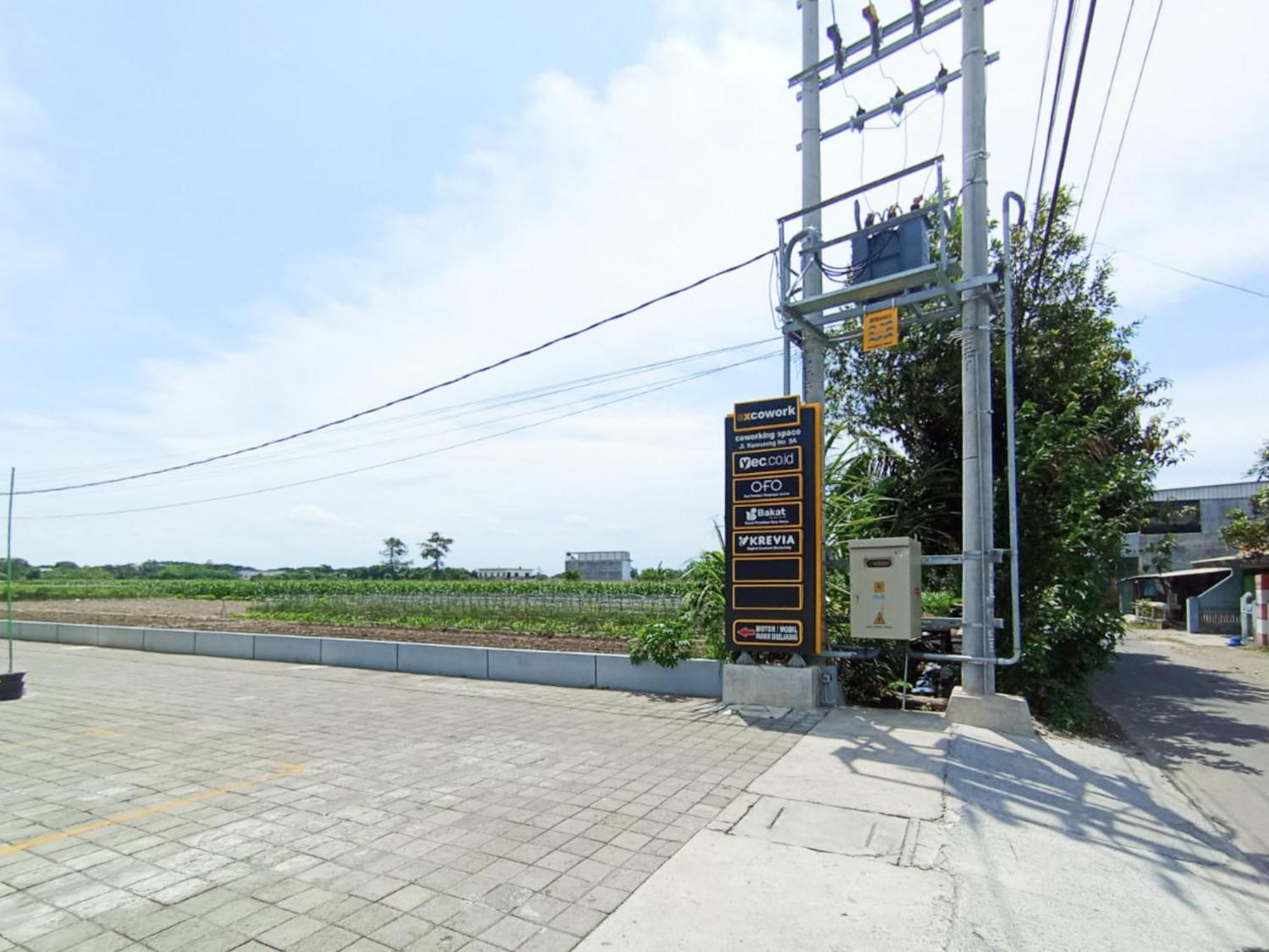 Hotel Ofo Kost Premium Kampung Inggris Pare Syariah Mitra Reddoorz Exterior foto